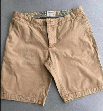 Herenshort, Bermuda van Basefield, maat L beschikbaar voor biedingen