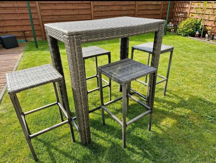 grijs rattan bartafel met 4 krukjes en bijpassende zitkussen, Tuin en Terras, Tuinsets en Loungesets, Zo goed als nieuw, Ophalen