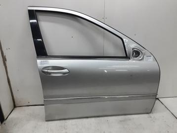 PORTIER RECHTS VOOR Mercedes-Benz C (W203) (01-2000/02-2007) beschikbaar voor biedingen