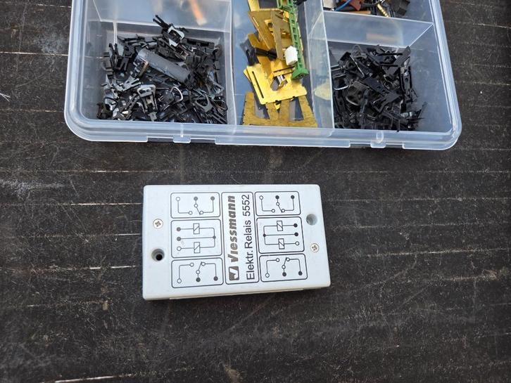 LOT DECODEUR +LOT ATTACHES ET AUTRES ACCESSOIRES+FROTTEUR, Hobby en Vrije tijd, Modeltreinen | H0, Gebruikt, Rails, Wisselstroom