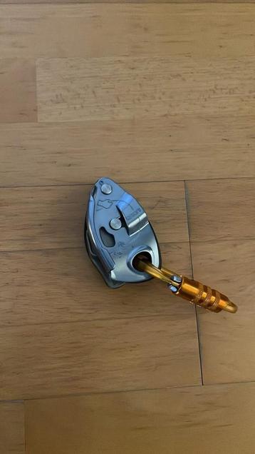 Petzl Grigri + Baudrier Corax (M) + sac de magnésie offert beschikbaar voor biedingen