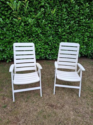 Set van 2 witte Kettler tuinstoelen met voetenbankje beschikbaar voor biedingen