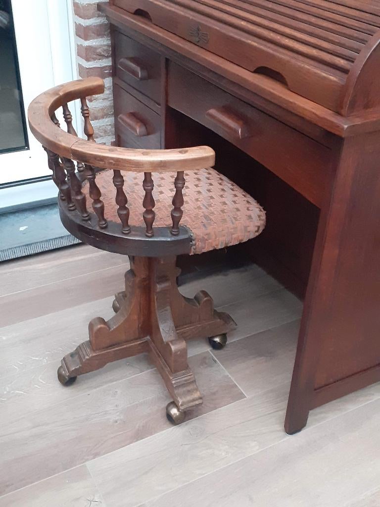 Antieke bureaustoel, Enlèvement