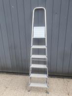 Trapladder 5 treden.., Doe-het-zelf en Bouw, Ladders en Trappen, Ophalen, Zo goed als nieuw