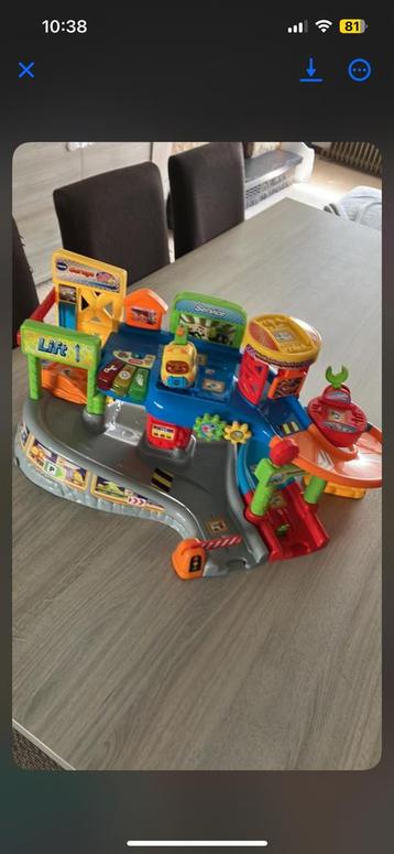 Toet toet garage  beschikbaar voor biedingen