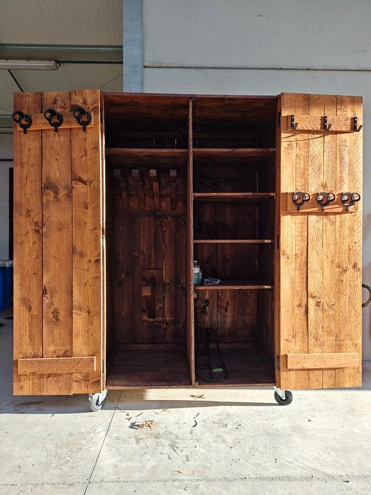 Zadelkast, Dieren en Toebehoren, Paarden en Pony's | Overige Paardenspullen, Zo goed als nieuw, Overige soorten, Ophalen