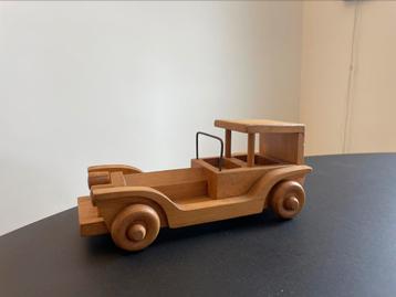 Vintage speelgoed auto beschikbaar voor biedingen