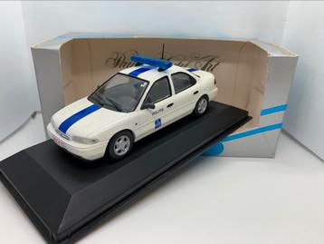 Ford Mondeo Gemeente Politie (Type CDW27) 1993 - MiniChamps beschikbaar voor biedingen