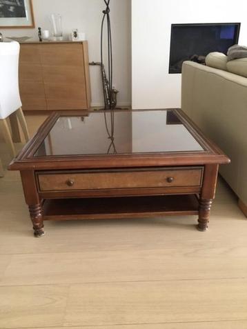 Massief houten woonkamertafel, zeer mooie afwerkingen beschikbaar voor biedingen