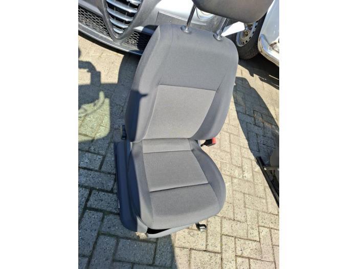 Stoel rechts van een Volkswagen Caddy, Auto-onderdelen, Interieur en Bekleding, Volkswagen, Gebruikt, 3 maanden garantie, Ophalen of Verzenden