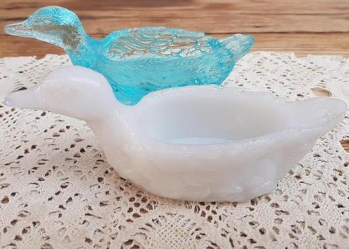 Oud wit opaline eendje, Antiek en Kunst, Antiek | Glaswerk en Kristal, Ophalen of Verzenden