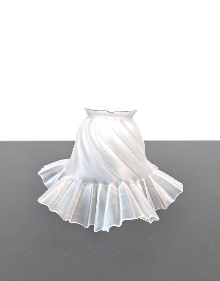 Antiek satijnglas lampenkapje Art Nouveau/Deco, Antiek en Kunst, Antiek | Verlichting, Ophalen of Verzenden