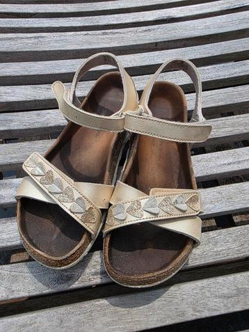 Lederen sandalen met velcrosluiting maat 34 beschikbaar voor biedingen