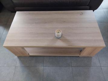 Houten salontafel beschikbaar voor biedingen