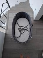 Leander hangwieg grijs, Enlèvement, Berceau