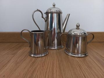 Koffieset kan, suikerpot en melkkan metaal beschikbaar voor biedingen