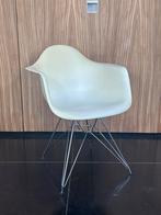 Vitra Eames DAR stoel, Huis en Inrichting, Ophalen, Kunststof, Gebruikt, Wit