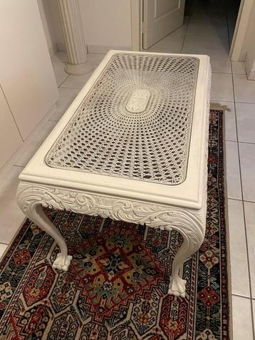 Salon tafeltje beschikbaar voor biedingen