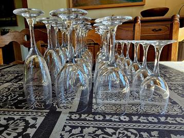 Service verres à vin en Crystal d'Arques 24 pièces beschikbaar voor biedingen