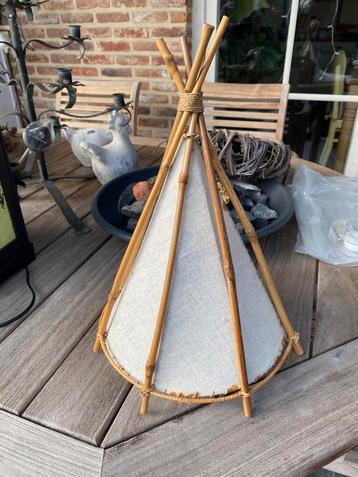 Wandlamp in tipi-vorm beschikbaar voor biedingen