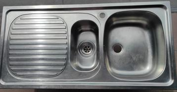 Inox spoelbak met grote en kleine spoelbak + afdruipgedeelte beschikbaar voor biedingen