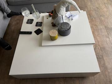 Witte salontafel beschikbaar voor biedingen