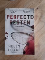Boek Helen Fields - Perfecte resten, Ophalen of Verzenden, Gelezen, Helen Fields