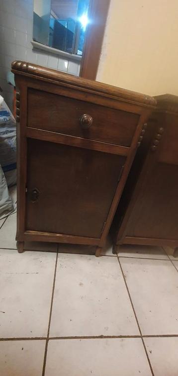2 tables de nuit à donner, Enlèvement, Utilisé, Bois