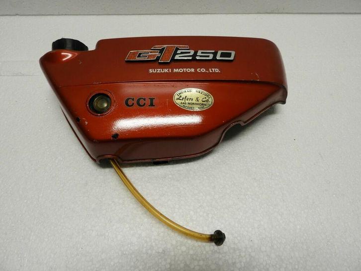 GT250 1971 - 1983 Suzuki Cover Cover onder zadel D1-44260, Motoren, Onderdelen | Suzuki