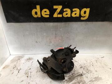 Fusee rechts-voor van een Volkswagen Touran beschikbaar voor biedingen