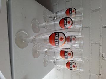 Vedett 6 x glas + tapruiter staal beschikbaar voor biedingen