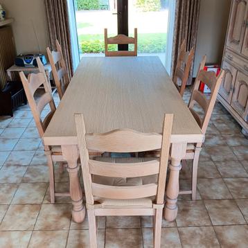 Eiken eetkamer  + wandkast, 2 hoekkasten en bijzet tafels beschikbaar voor biedingen
