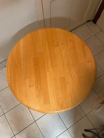 Tafels plus kinderstoel beschikbaar voor biedingen