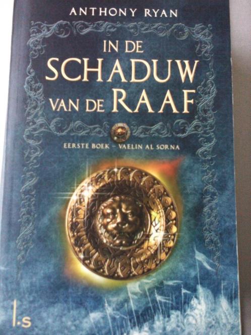 IN DE SCHADUW VAN DE RAAF.  Fantasy. 3 boeken., Boeken, Fantasy, Zo goed als nieuw, Ophalen