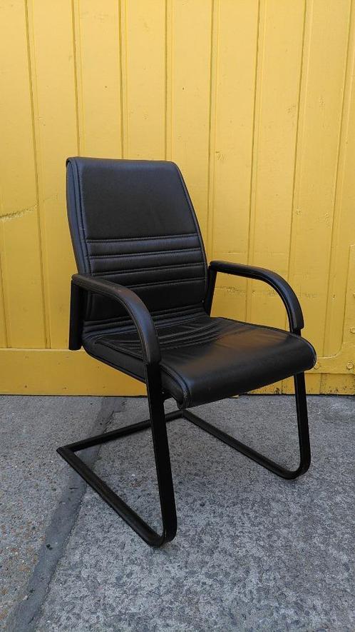 60x lederen stoelen met metalen onderstel, Huis en Inrichting, Stoelen, Gebruikt, Vijf, Zes of meer stoelen, Leer, Metaal, Zwart