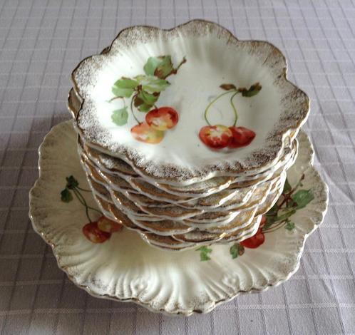 Antiek fruit-en dessertservies kersenmotief 13-delig, Antiek en Kunst, Antiek | Servies compleet, Ophalen of Verzenden