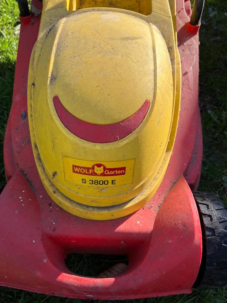 Elektrische grasmaaier Wolf, Tuin en Terras, Grasmaaiers, Gebruikt, Elektrische grasmaaier, 30 t/m 39 cm, Cirkelmaaier, Opvangbak
