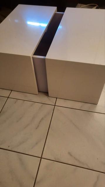 Witte salontafel met bergruimte beschikbaar voor biedingen