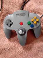 4 Nintendo 64-controllers, Games en Spelcomputers, Spelcomputers | Nintendo 64, Ophalen of Verzenden, Gebruikt, Met 3 controllers of meer