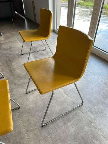 Chaise IKEA jaune Bernhard 