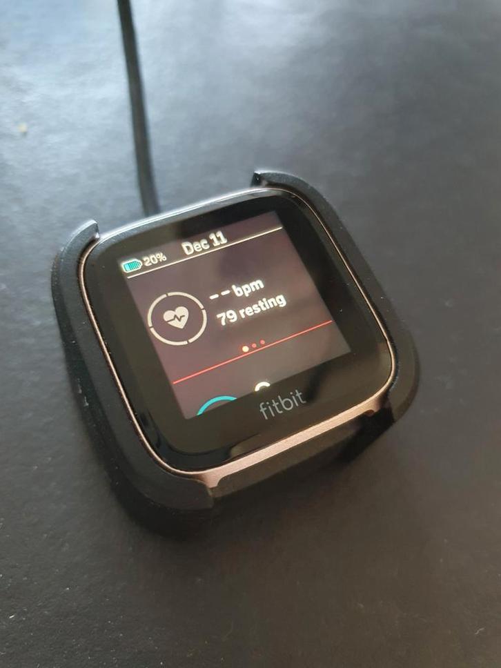 Fitbit Versa 2 - Roségoud, Handtassen en Accessoires, Smartwatches, Gebruikt, Roze, Ophalen of Verzenden