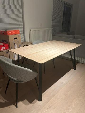 Table de salle a manger beschikbaar voor biedingen