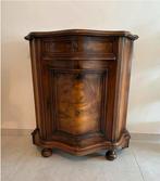 Très belle armoire ancienne de fabrication italienne, Antiquités & Art, Enlèvement