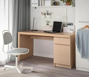 Bureautafel , desk beschikbaar voor biedingen