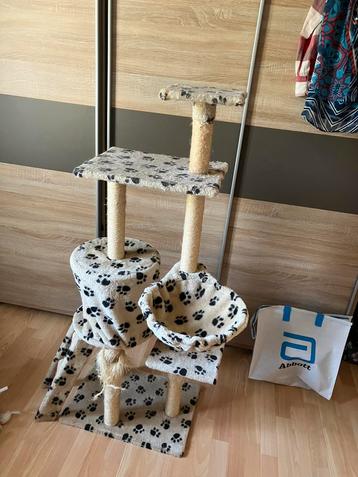 Zeer mooie kattenkrabpaal beschikbaar voor biedingen