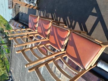 Houten Stoelen met Leren Kussens – Stevig & Comfortabel  beschikbaar voor biedingen