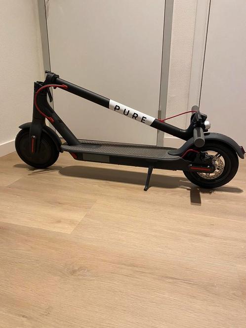 Xiamo M365 + oplader - amper gebruikt zo goed als nieuw, Fietsen en Brommers, Steps, Zo goed als nieuw, Ophalen