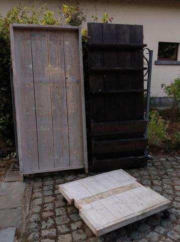 Steigerhouten presentatie meubelen beschikbaar voor biedingen