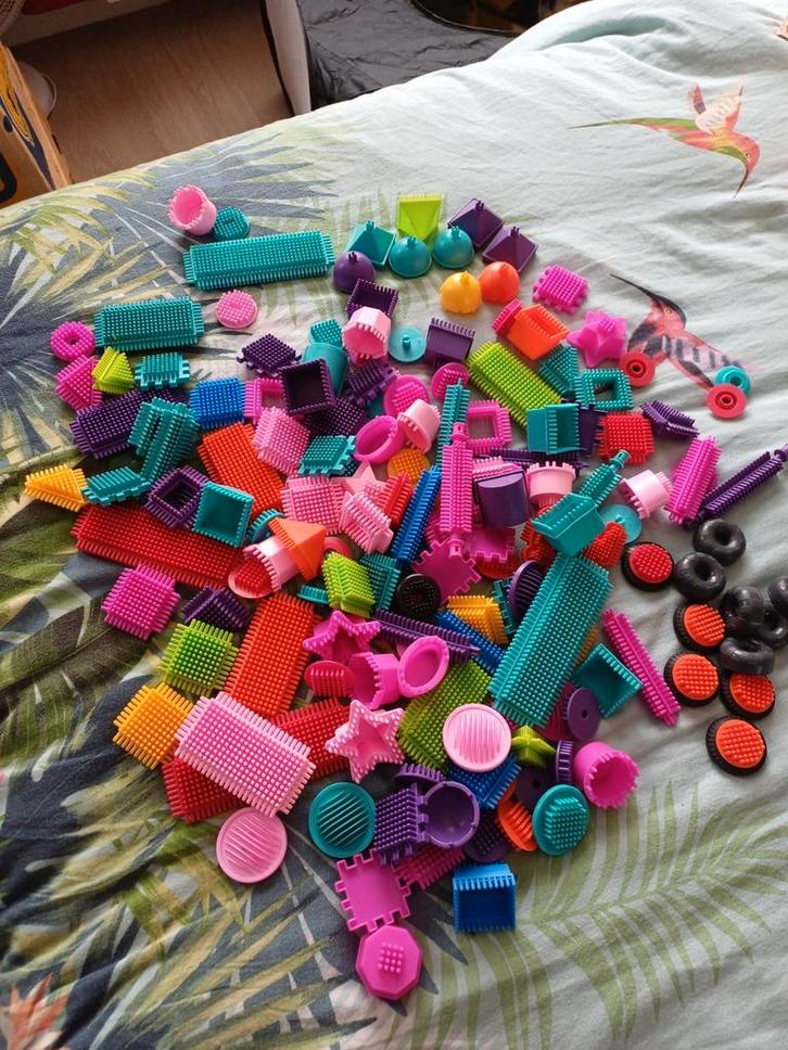 Stickle bricks, Kinderen en Baby's, Speelgoed | Bouwstenen, Gebruikt, Overige merken, Ophalen of Verzenden