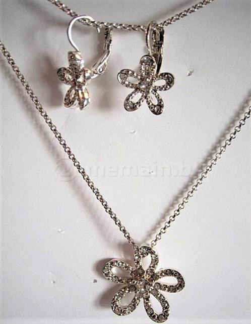 AVON: „Haylee” prachtige fijne set, Handtassen en Accessoires, Kettingen, Nieuw, Zilver, Zilver, Ophalen of Verzenden
